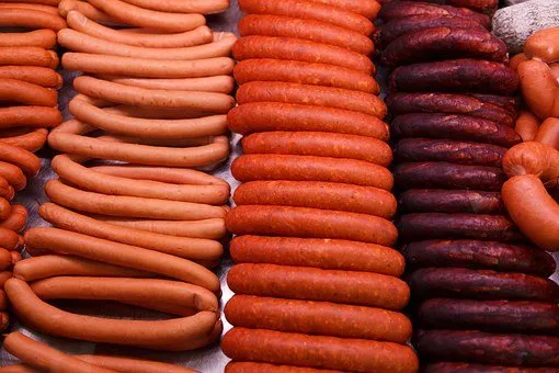 Полцарства за кило. Почему цены на колбасу и сосиски в Алтайском крае продолжают бить рекорды